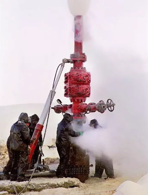 Глушение нефтяной скважины. Скважина нефти ГНВП. Управление скважиной при ГНВП. ГНВП КРС. Опасная буровая